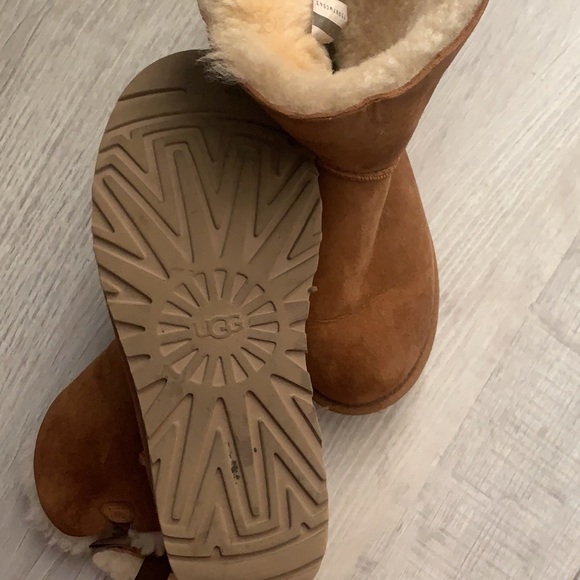 Ugg Short Bow Chestnut - Picture 2 of 3